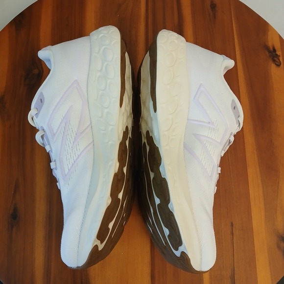 New Balance Fresh Foam X 680v8 Women's 6 B Running Shoes White Purple Sneakers - Picture 8 of 9